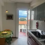 Lido Sea View Лидо-ди-Камайоре
