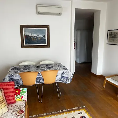 Lido Sea View Apartment *