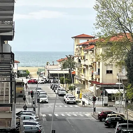 Lido Sea View Апартаменты Лидо-ди-Камайоре