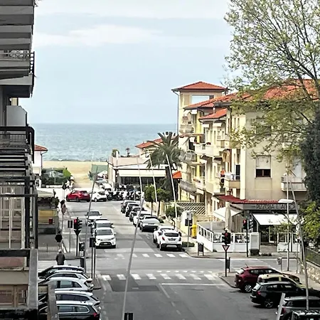 Lido Sea View Apartment Lido di Camaiore